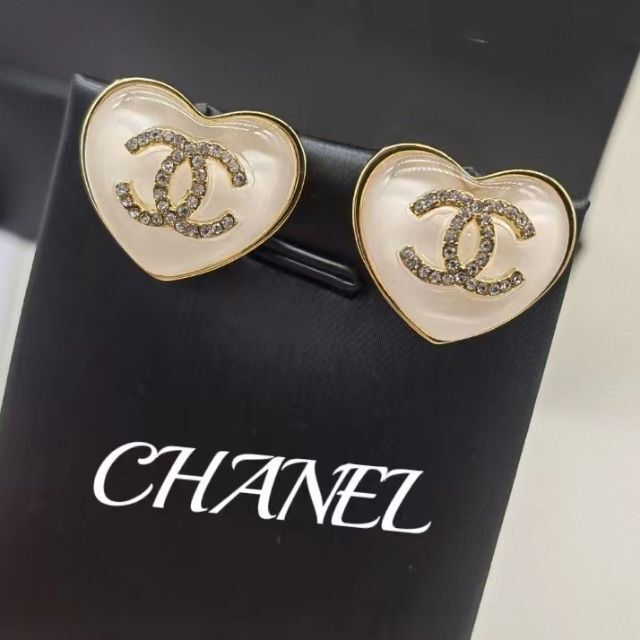 ☆大人気商品☆ CHANELシャネル 小ぶりで可愛い‼︎希少CCマークピアス