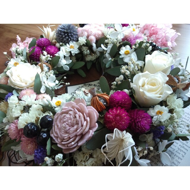 プリザーブドフラワー❁ドライフラワー春リース　小花いっぱい　Pink＆White ハンドメイドのフラワー/ガーデン(リース)の商品写真