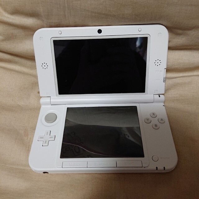 ニンテンドー3DS(ニンテンドー3DS)の【極美品】ニンテンドー 3DSLL＊ピンク×ホワイト＊ACアダプター付き エンタメ/ホビーのゲームソフト/ゲーム機本体(携帯用ゲーム機本体)の商品写真