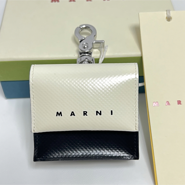 Marni(マルニ)の新品 マルニ PVC エアポッズ ホルダー Airpods イヤフォン ケース スマホ/家電/カメラのスマホアクセサリー(モバイルケース/カバー)の商品写真