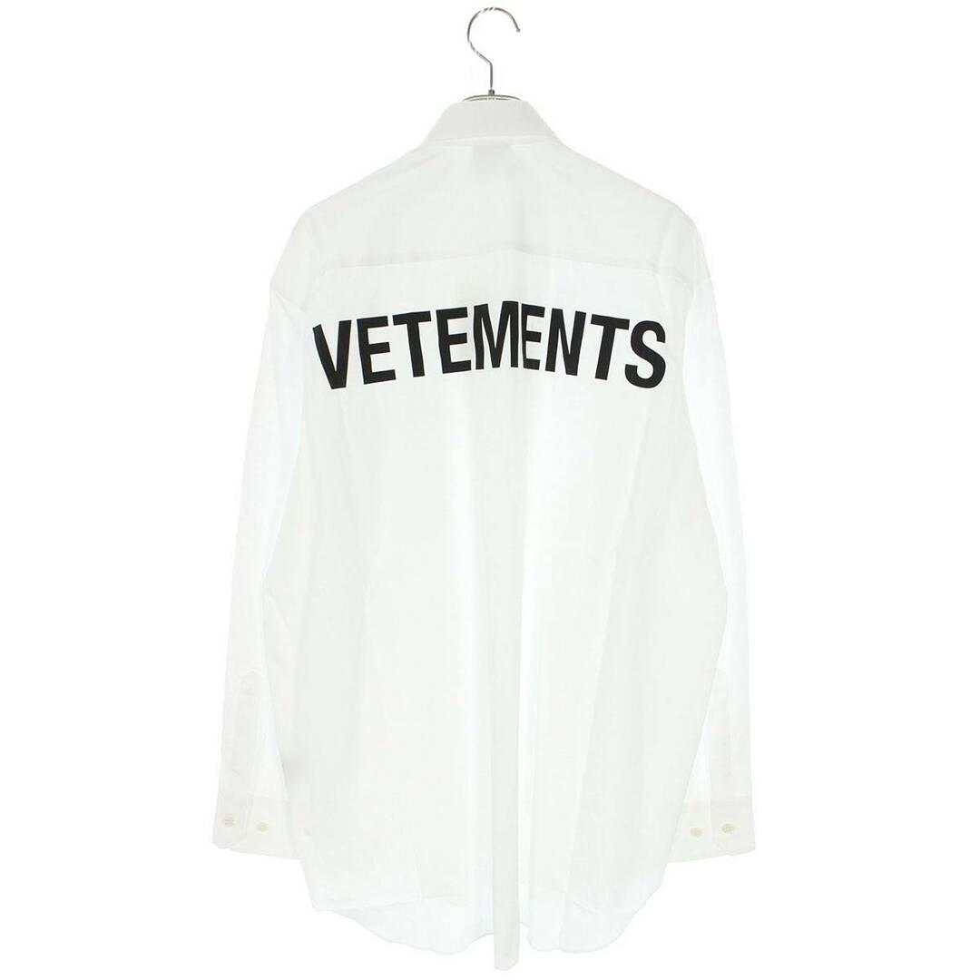 VETEMENTS(ヴェトモン)のヴェトモン 23SS UE63SH191W バックロゴプリント長袖シャツ  メンズ M メンズのトップス(シャツ)の商品写真