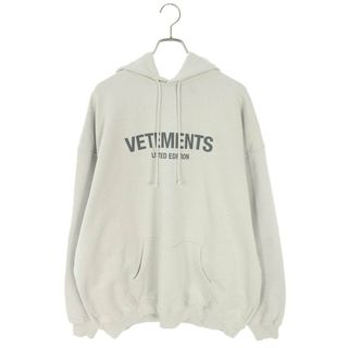 ヴェトモン(VETEMENTS)のヴェトモン 23SS UE63HD700X フロントロゴプルオーバーパーカー メンズ L(パーカー)