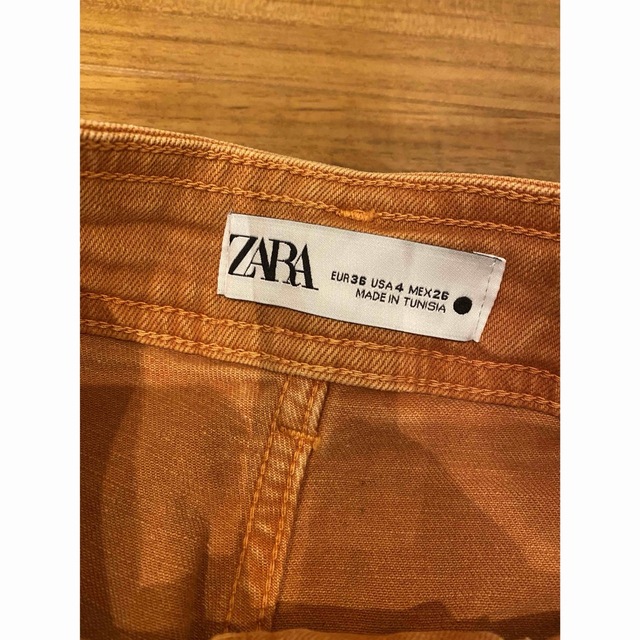 ZARA(ザラ)の今季購入試着のみZARAザラ　カラーデニムハイウエストワイドパンツ　オレンジ36 レディースのパンツ(デニム/ジーンズ)の商品写真