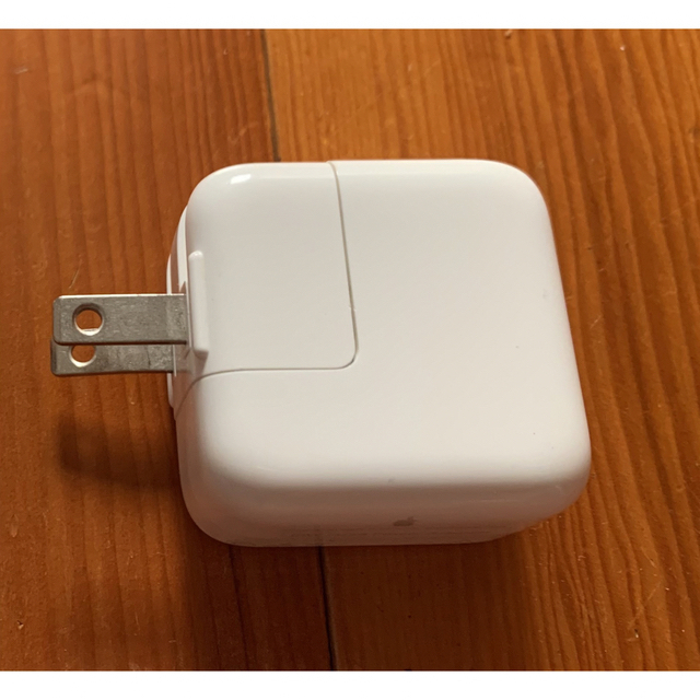 Apple(アップル)のApple充電器　純正品　10W スマホ/家電/カメラのスマートフォン/携帯電話(バッテリー/充電器)の商品写真