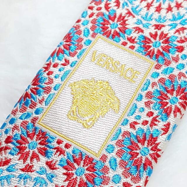 VERSACE(ヴェルサーチ)の【極希少】VERSACE 刺繍総柄 シルクネクタイ ワンポイントメデューサ メンズのファッション小物(ネクタイ)の商品写真