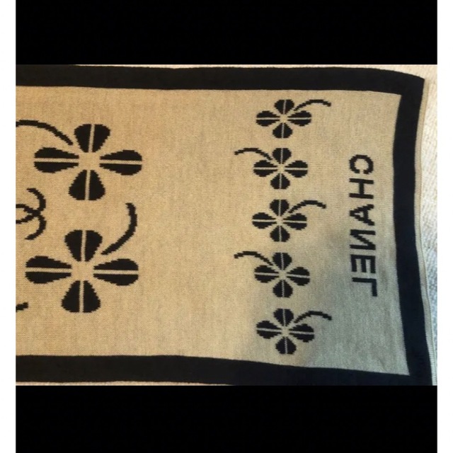 CHANEL(シャネル)の【CHANEL】マフラー　ストール  ココマーク　クローバー レディースのファッション小物(マフラー/ショール)の商品写真