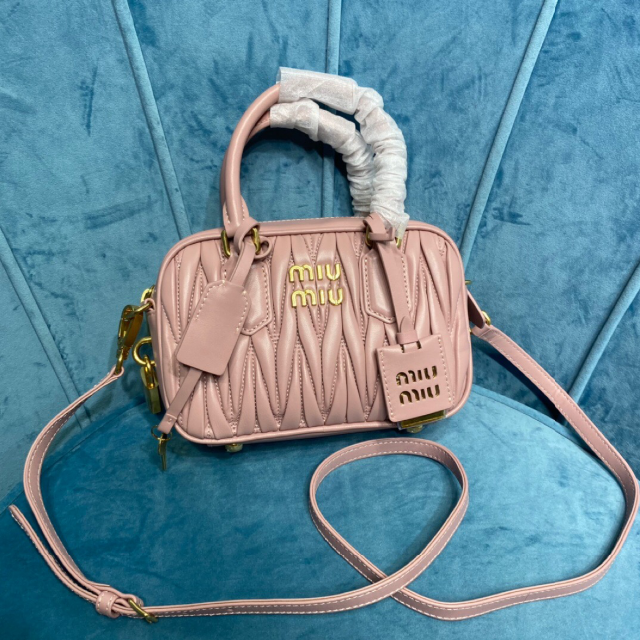 プレゼントを選ぼう！ ミュウミュウ 新品 - miumiu miumiu トップ