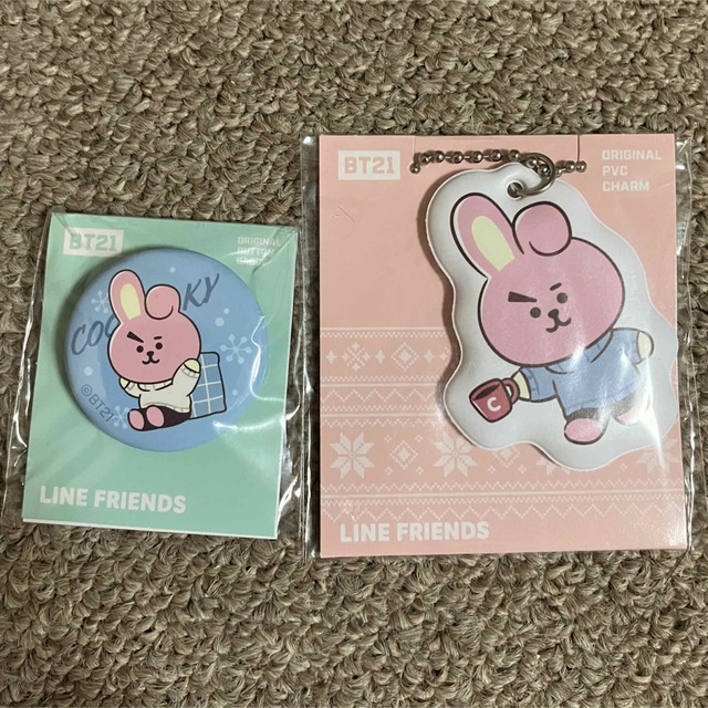 BT21 ファミリーマート　PVCチャーム&缶バッチ　COOKY エンタメ/ホビーのCD(K-POP/アジア)の商品写真