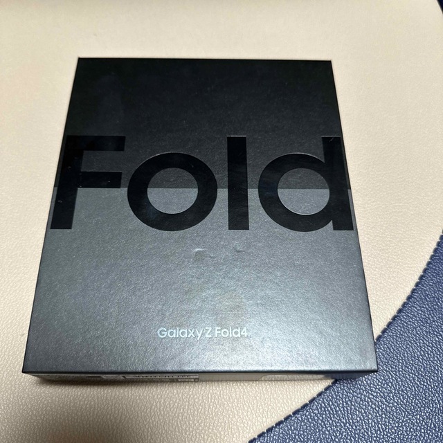 SAMSUNG(サムスン)のGalaxy Z Fold 4 グリーン 256GB 韓国版 スマホ/家電/カメラのスマートフォン/携帯電話(スマートフォン本体)の商品写真