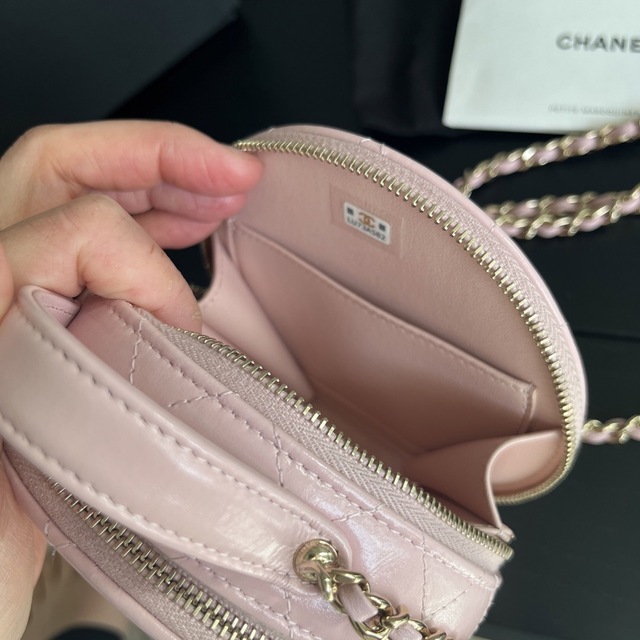 CHANEL(シャネル)のCheese様専用　CHANEL ミニバック　マトラッセ　チェーンクラッチ レディースのバッグ(ショルダーバッグ)の商品写真