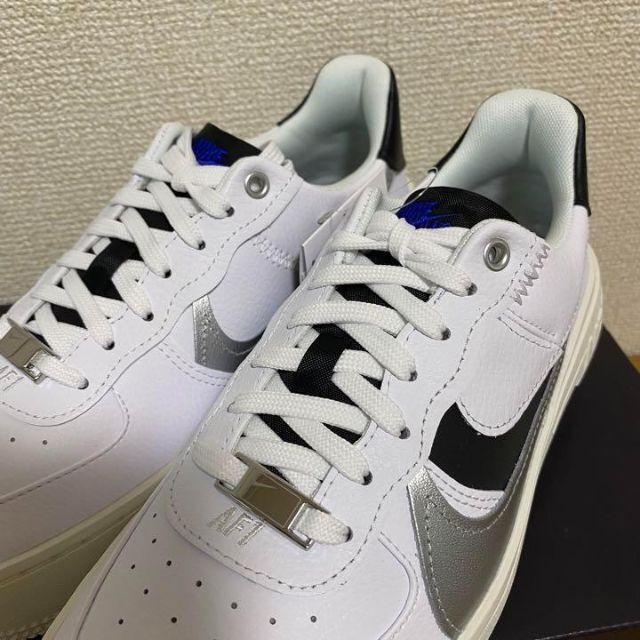 NIKE(ナイキ)の24cm【新品】ナイキ エアフォース1 プラットフォーム LV8 レディースの靴/シューズ(スニーカー)の商品写真