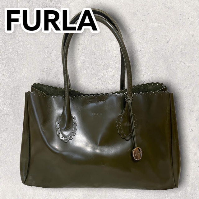 Furla(フルラ)のFURLA トートバッグ　スカラップ　牛革　レザー　チャーム付き レディースのバッグ(トートバッグ)の商品写真