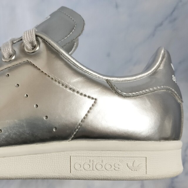 adidas(アディダス)のアディダス  スタンスミス メタリックシルバー ユニセックス【★美品★セール！】 メンズの靴/シューズ(スニーカー)の商品写真