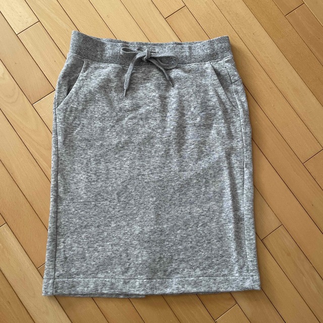 UNIQLO(ユニクロ)のユニクロスエットスカート　M 杢グレー レディースのスカート(ひざ丈スカート)の商品写真