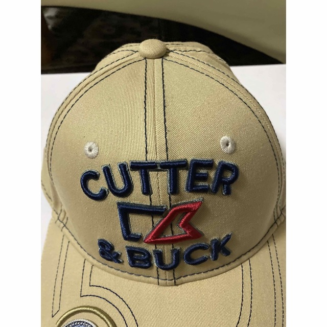 CUTTER & BUCK(カッターアンドバック)のセール！★CUTTER&BUCK★カッコイイ！マーカー付きCAP （ベージュ） スポーツ/アウトドアのゴルフ(ウエア)の商品写真