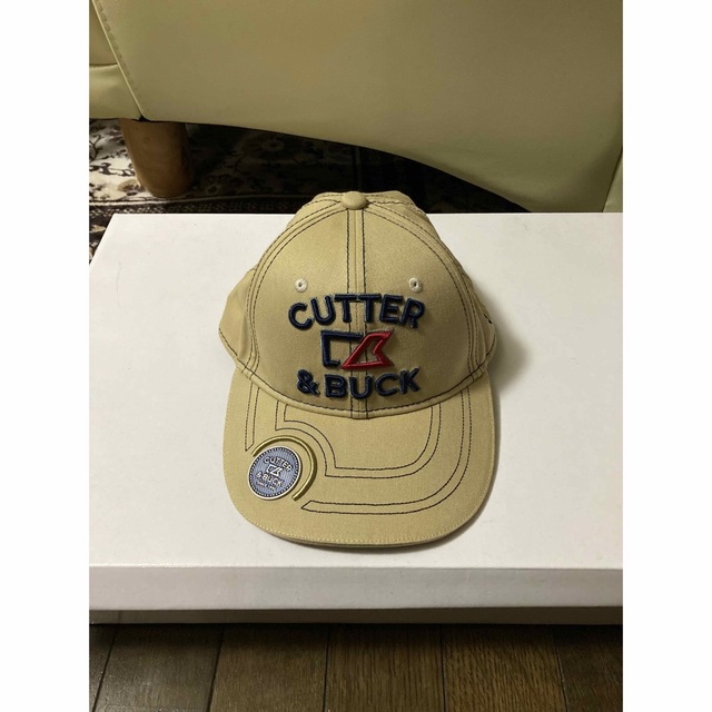 CUTTER & BUCK(カッターアンドバック)のセール！★CUTTER&BUCK★カッコイイ！マーカー付きCAP （ベージュ） スポーツ/アウトドアのゴルフ(ウエア)の商品写真