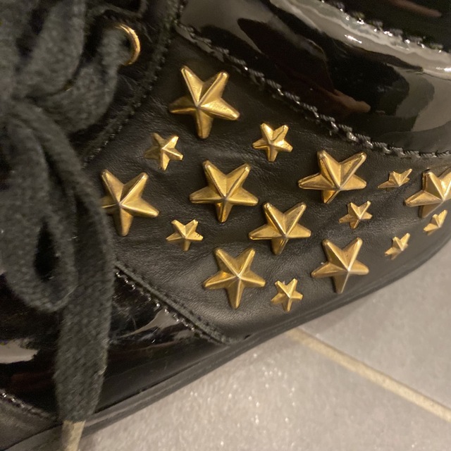 JIMMY CHOO(ジミーチュウ)のjimmy choo ジミーチュウ　スタースタッズ　メンズ　スニーカー メンズの靴/シューズ(スニーカー)の商品写真