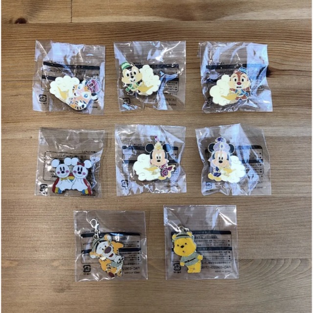 ディズニー ピンバッチ8こセット エンタメ/ホビーのアニメグッズ(バッジ/ピンバッジ)の商品写真