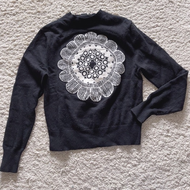 marimekko(マリメッコ)のユニクロUNIQLO × Marimekko ニット Ｓ ホワイト ブラック レディースのトップス(ニット/セーター)の商品写真