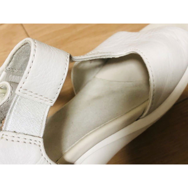 CAMPER(カンペール)のCAMPER カンペール　バルーン　ホワイト　22.5cm レディースの靴/シューズ(サンダル)の商品写真