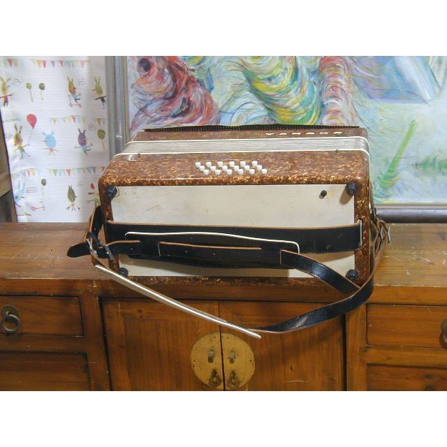 ヤマハ　アコーデオン レトロ調デザイン 楽器の鍵盤楽器(アコーディオン)の商品写真