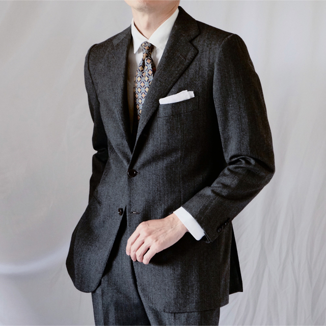 海外 正規品】 絶品Cesare Attolini カシミア混グレーストライプスーツ