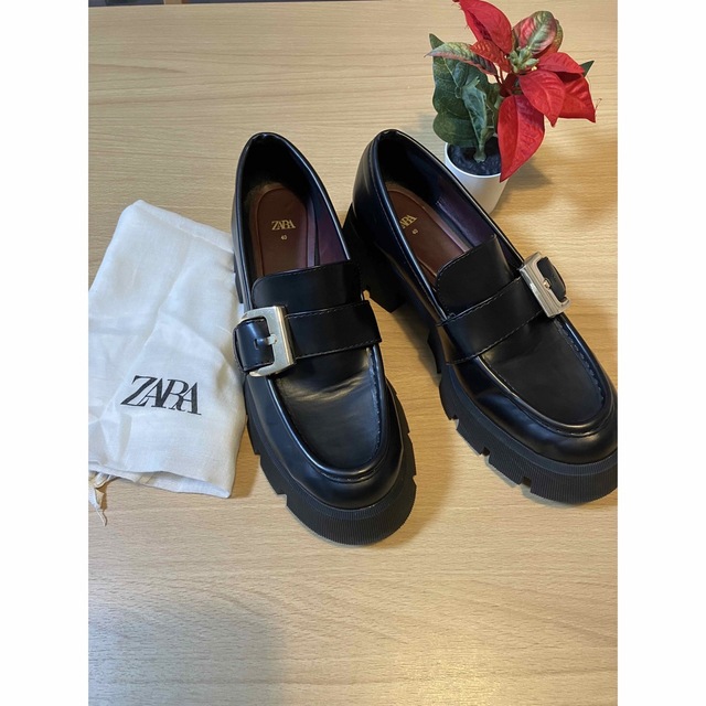 ZARA(ザラ)の【美品】ZARA トラックソールローファー レディースの靴/シューズ(ローファー/革靴)の商品写真