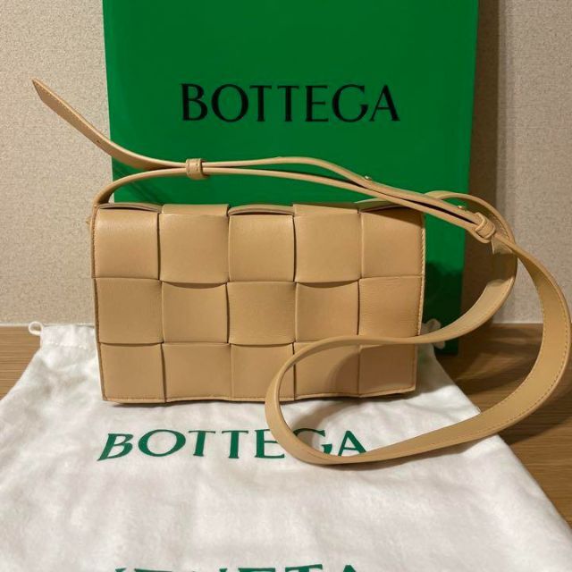2022年秋冬新作 Bottega ボッテガべネタ　カセット - Veneta ショルダーバッグ