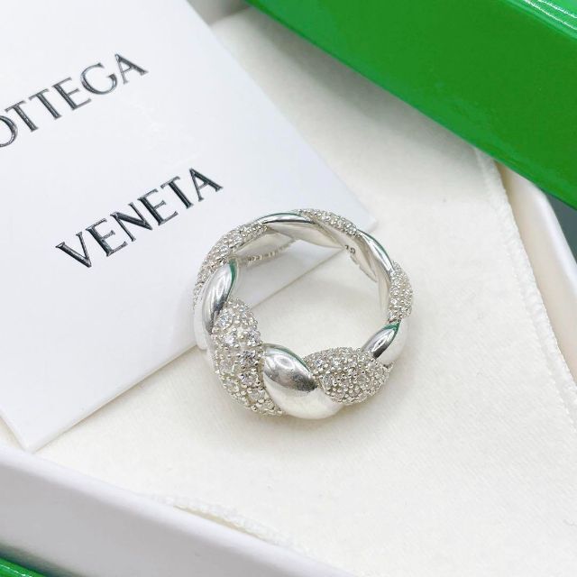 Bottega Veneta(ボッテガヴェネタ)の【新品未使用】BOTTEGA VENETA おめとめ　シルバー　ゴールド レディースのアクセサリー(リング(指輪))の商品写真