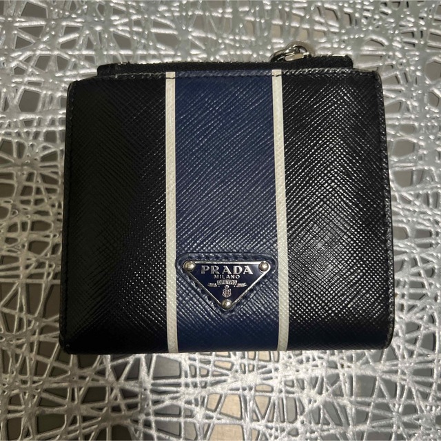 プラダ　折り財布　サフィアーノレザー　三角ロゴ　黒　青 | フリマアプリ ラクマ