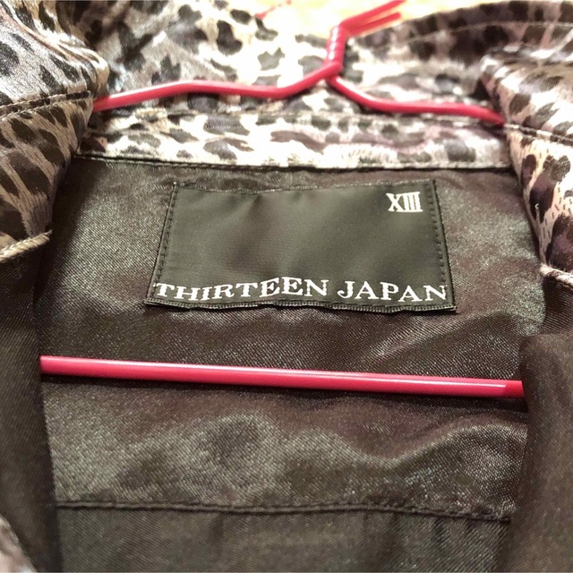 THIRTEEN JAPAN(サーティンジャパン)のTHIRTEEN JAPAN【サーティンジャパン】アニマル柄シャツ　ブラック レディースのトップス(シャツ/ブラウス(長袖/七分))の商品写真