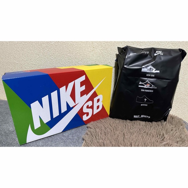 HUF × Nike SB Dunk Low "New York"