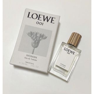 ロエベ(LOEWE)のLOEWE オードゥ パルファン ロエベ 001 ウーマン　30ml (香水(女性用))