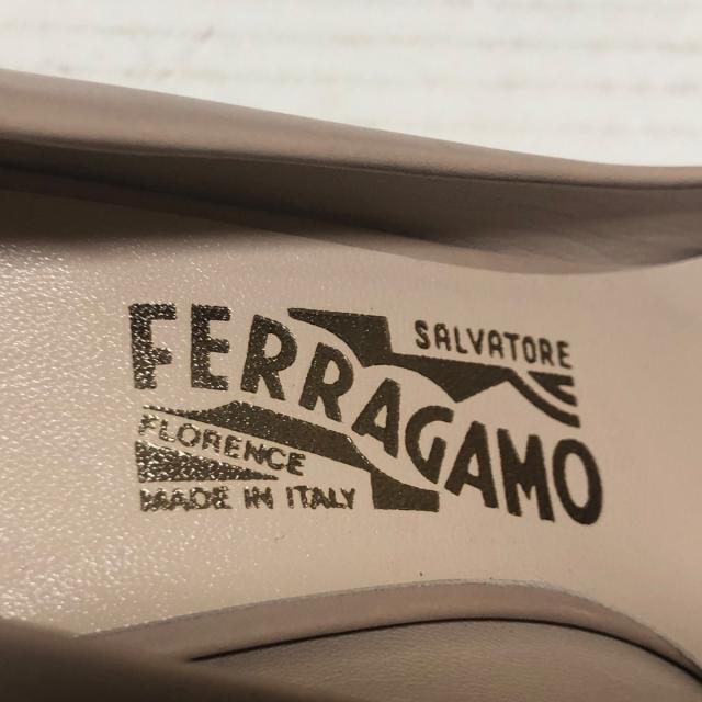 Salvatore Ferragamo(サルヴァトーレフェラガモ)のサルバトーレフェラガモ パンプス 8 D美品  レディースの靴/シューズ(ハイヒール/パンプス)の商品写真