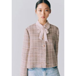 ザラ(ZARA)の［タグ付新品］ZARA ボタンディテール付きテクスチャー入り生地ブレザー XS(ノーカラージャケット)