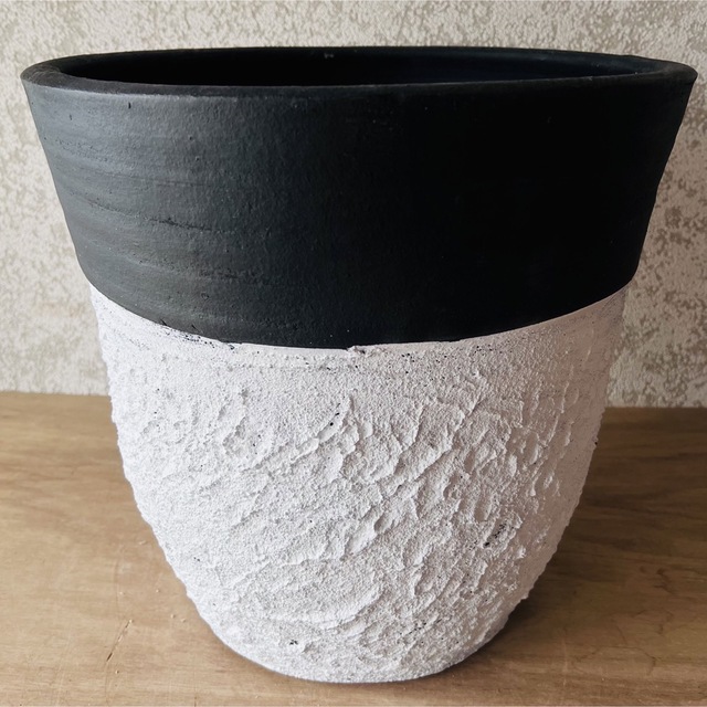 陶器鉢。黒白カラー大サイズ。尺鉢以上あり ハンドメイドのフラワー/ガーデン(プランター)の商品写真