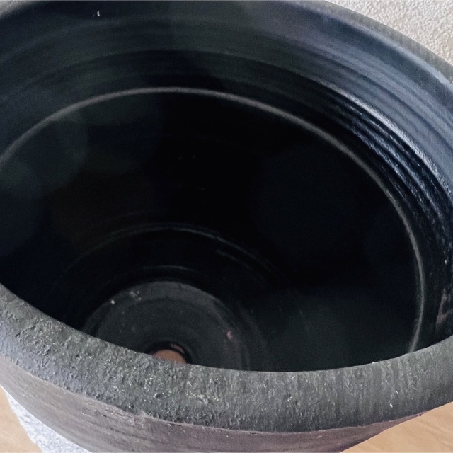 雑貨陶器鉢。黒白カラー大サイズ。尺鉢以上あり