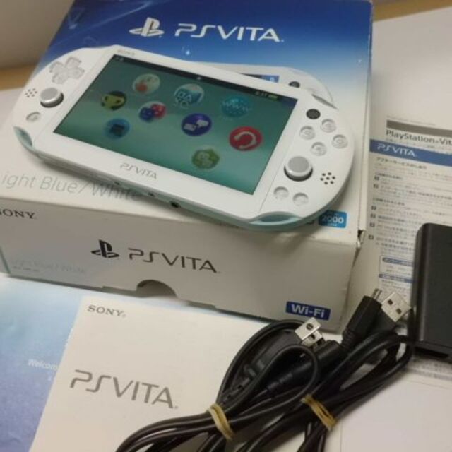 PlayStation Vita(プレイステーションヴィータ)のPSVITA PCH-2000 Light Blue/White エンタメ/ホビーのゲームソフト/ゲーム機本体(携帯用ゲーム機本体)の商品写真