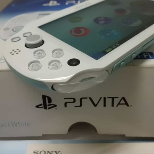 PlayStation Vita(プレイステーションヴィータ)のPSVITA PCH-2000 Light Blue/White エンタメ/ホビーのゲームソフト/ゲーム機本体(携帯用ゲーム機本体)の商品写真