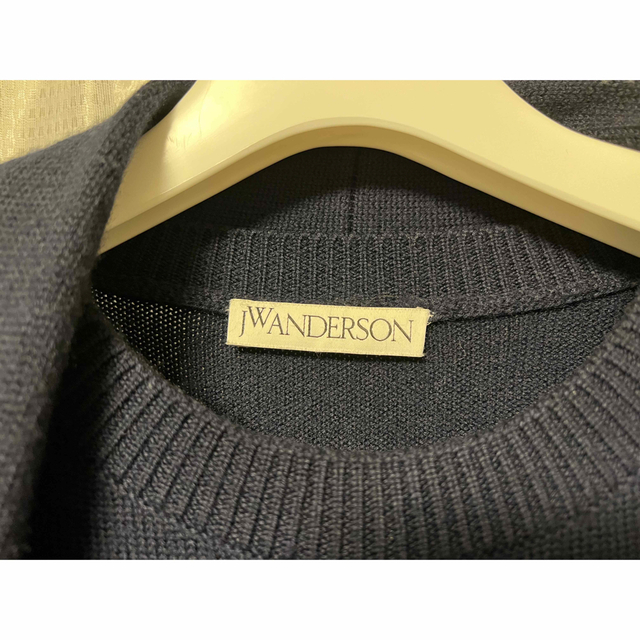 J.W.ANDERSON(ジェイダブリューアンダーソン)のJW ANDERSON LOGO KNITTED JUMPER メンズのトップス(ニット/セーター)の商品写真