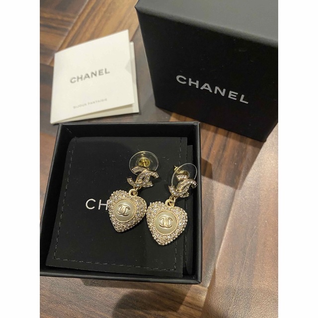 CHANEL - CHANEL シャネル ピアス ハートロゴ ストラス パールの通販