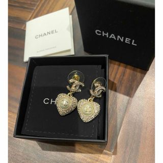 シャネル(CHANEL)のCHANEL シャネル　ピアス　ハートロゴ　ストラス　パール(ピアス)