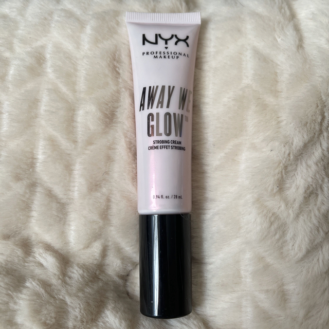 NYX(エヌワイエックス)のNYX アウェイ　ウィーグローストロビングクリーム コスメ/美容のベースメイク/化粧品(化粧下地)の商品写真