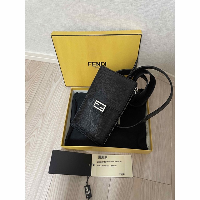 FENDI - FENDI フォンポーチ　ショルダーバッグ