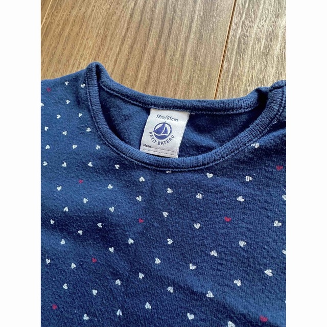 PETIT BATEAU(プチバトー)のプチバトー♡18m♡ハートプリントワンピースチュニックTシャツ キッズ/ベビー/マタニティのベビー服(~85cm)(Ｔシャツ)の商品写真