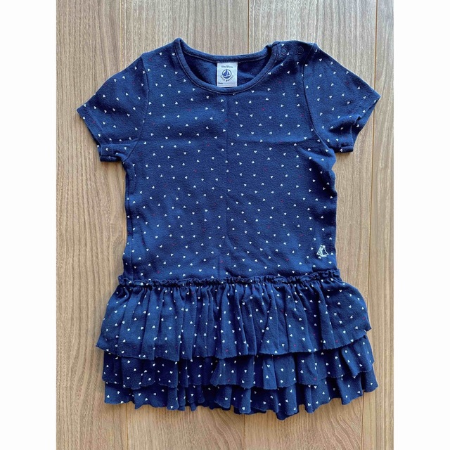 PETIT BATEAU(プチバトー)のプチバトー♡18m♡ハートプリントワンピースチュニックTシャツ キッズ/ベビー/マタニティのベビー服(~85cm)(Ｔシャツ)の商品写真