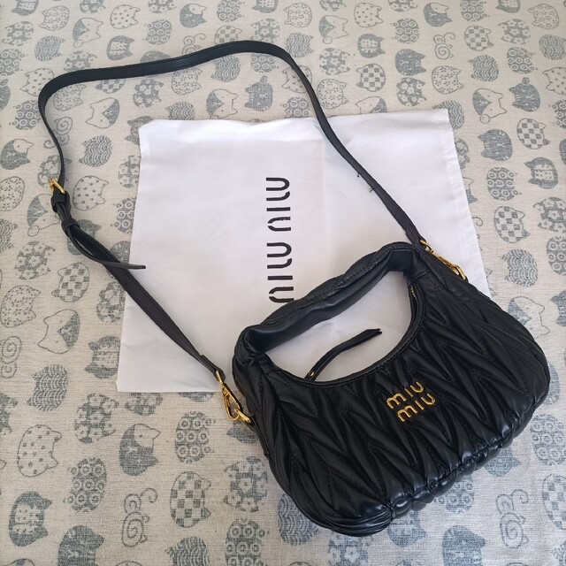 新品☀️即発送♬ミュウミュウ ショルダーバッグ☀️黒 レディース