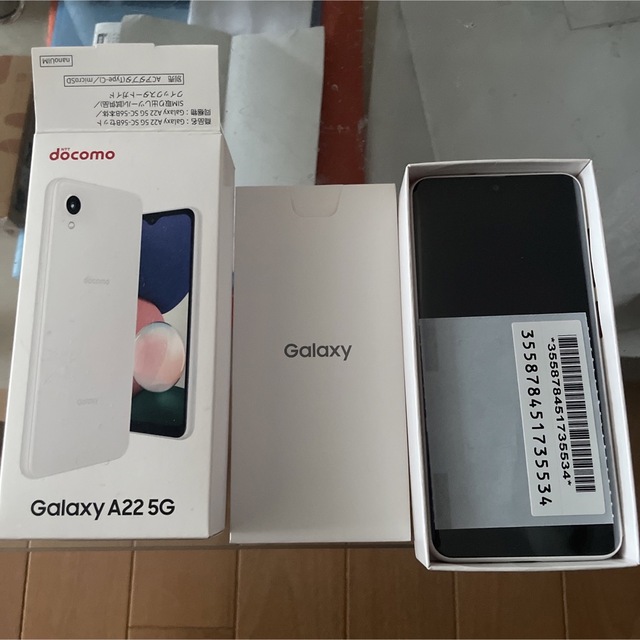 Galaxy A22 5G ホワイト 64 GB docomo スマホ/家電/カメラのスマートフォン/携帯電話(スマートフォン本体)の商品写真