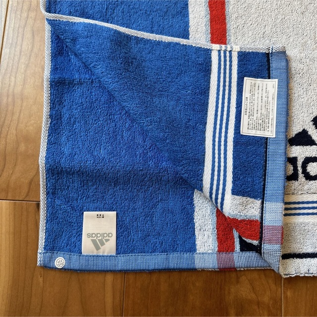 adidas(アディダス)の新品☆アディダス　バスタオル インテリア/住まい/日用品の日用品/生活雑貨/旅行(タオル/バス用品)の商品写真