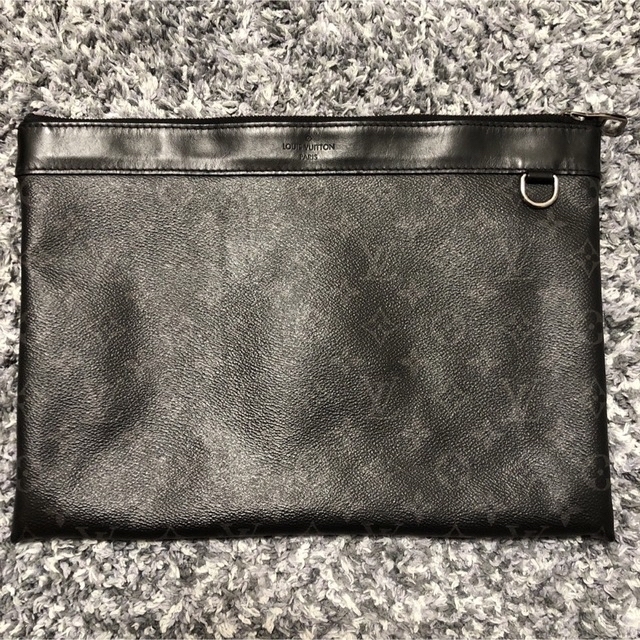 VUITTON クラッチバック